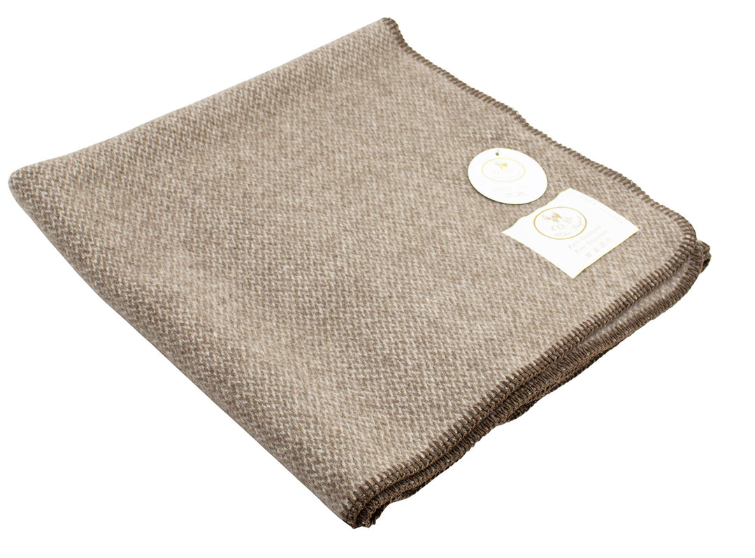 Copertina di puro cashmere marrone con motivo chevron