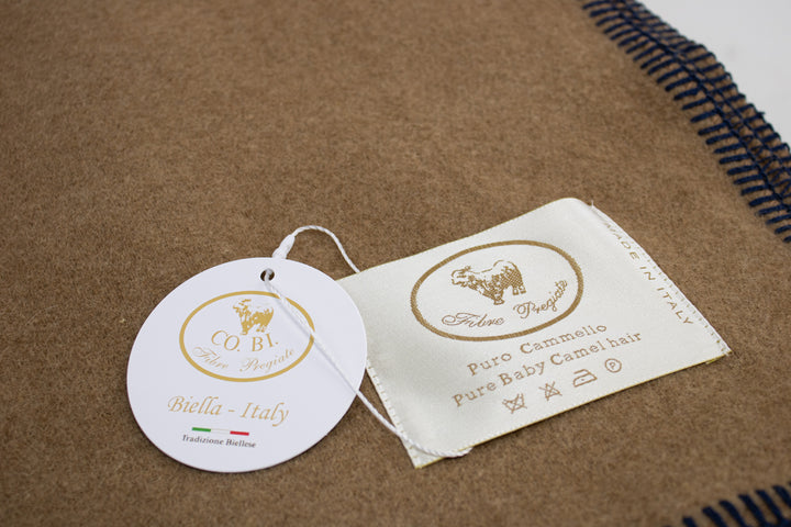 Particolare etichetta puro cammello