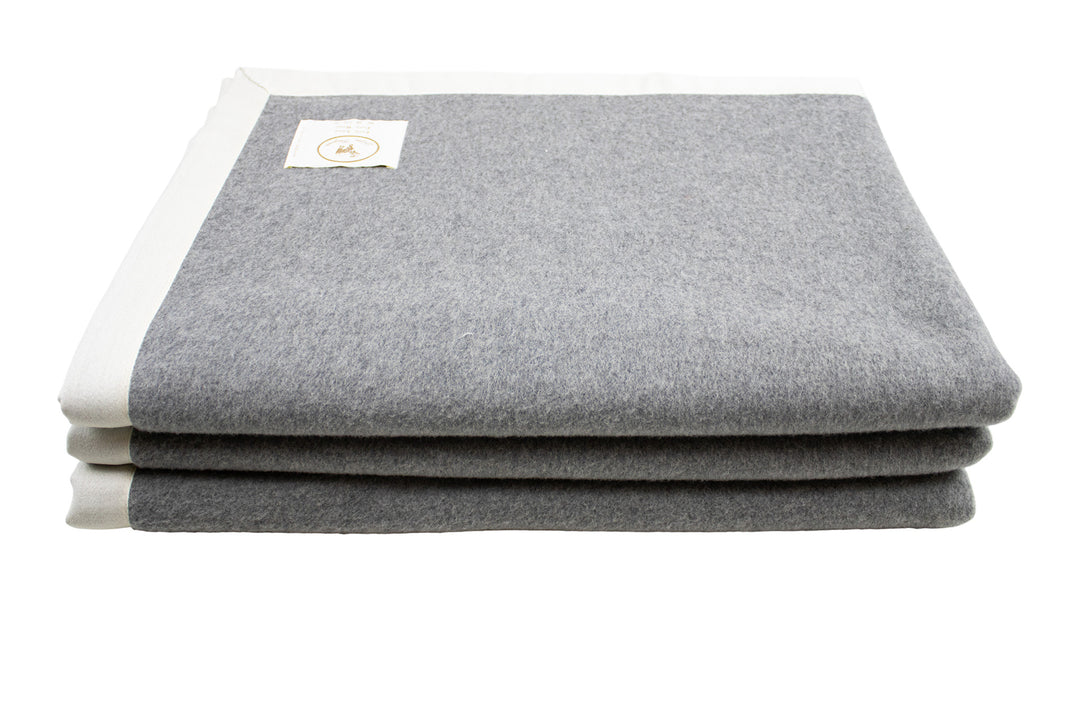 Coperta molto pesante di lana merino grigia