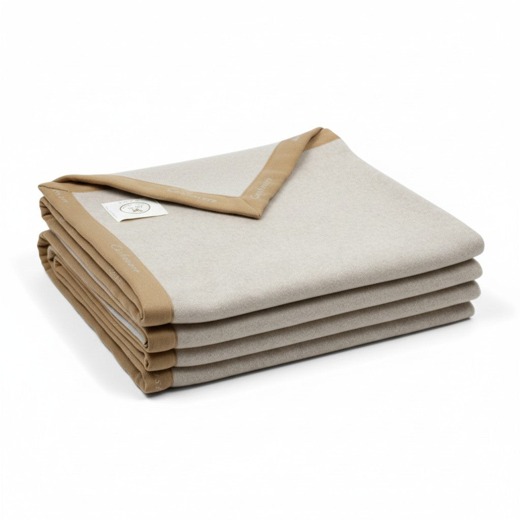Coperta leggera colore grigio e bordo beige scuro