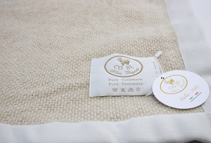 Particolare coperta di Cashmere beige