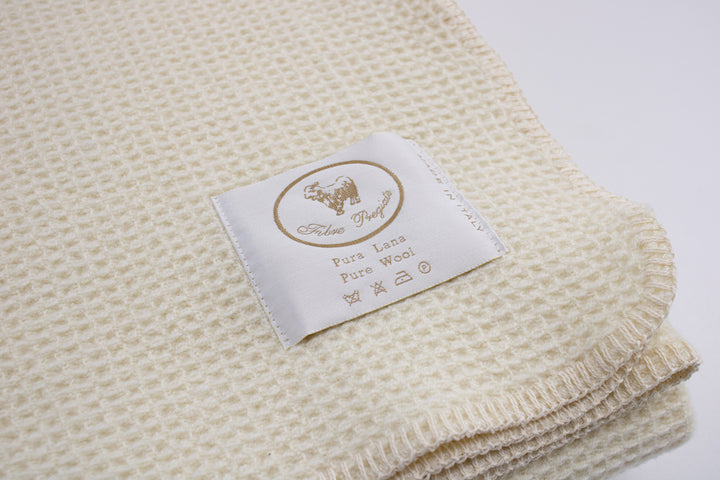 Particolare etichetta coperta Olimpia