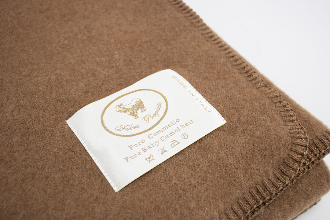 Particolare plaid puro baby cammello con bordo