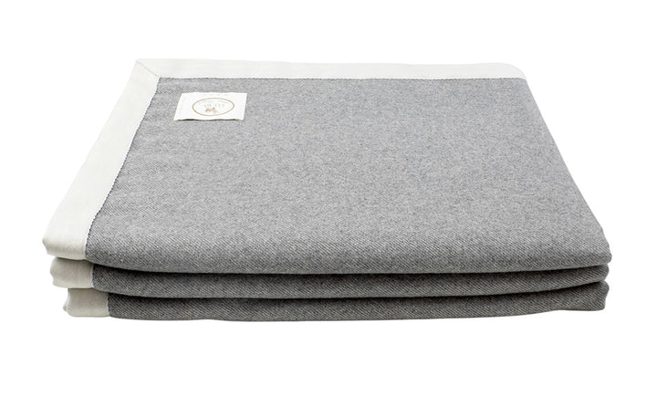 Coperta BURCINA Pura Lana Grigio / King Size 270x230 - Coperte Bianco naturale - CO.BI Cashmere piegato grigio coperta