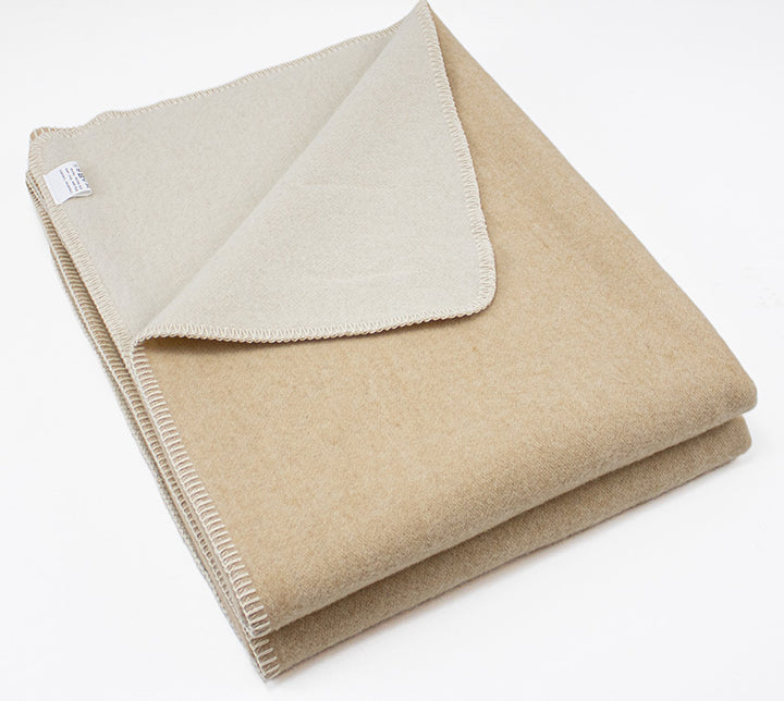 Throw LIVIA Cashmere and Wool whipstitch edge