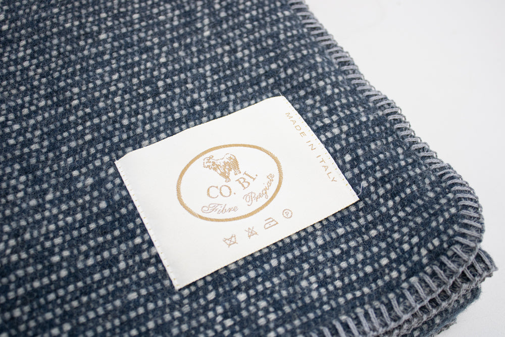 Particolare plaid blu scuro con melange greggio