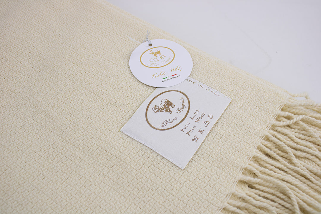 Particolare plaid color bianco naturale