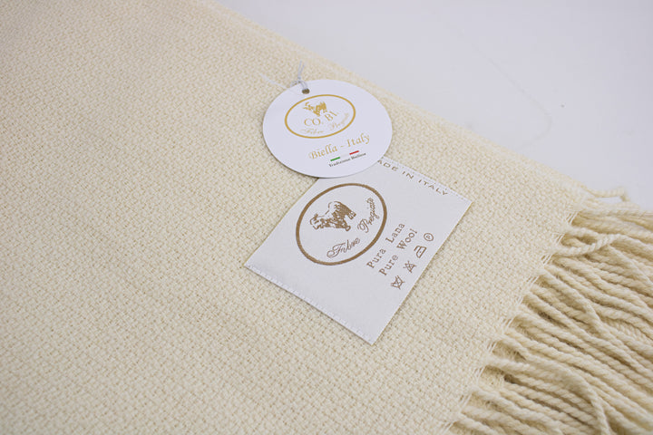 Particolare plaid color bianco naturale