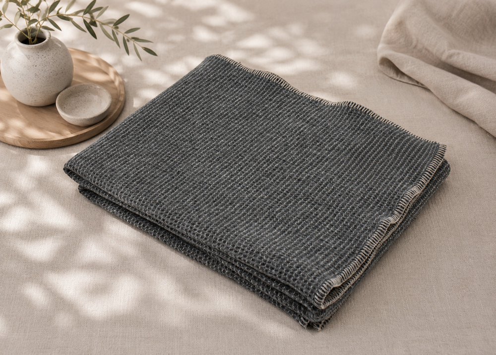 Plaid grigio a nido d'ape con punto cavallo bianco