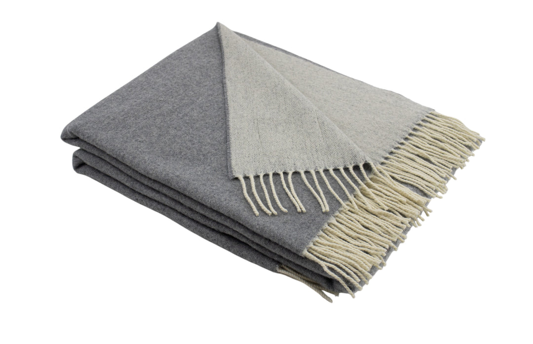 Plaid di pura lana grigio con frange