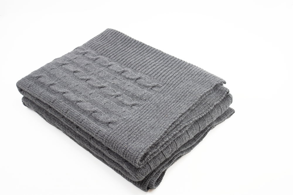 Plaid TRECCIA Cashmere e Lana Grigio Medio - CO.BI piegato grigio maglia coperta cavo 255 € CoBi