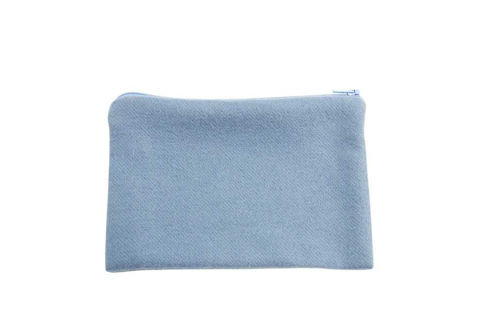 Pochette beauty di cashmere azzurra
