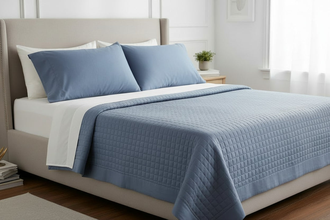 Trapunta matrimoniale blu leggera