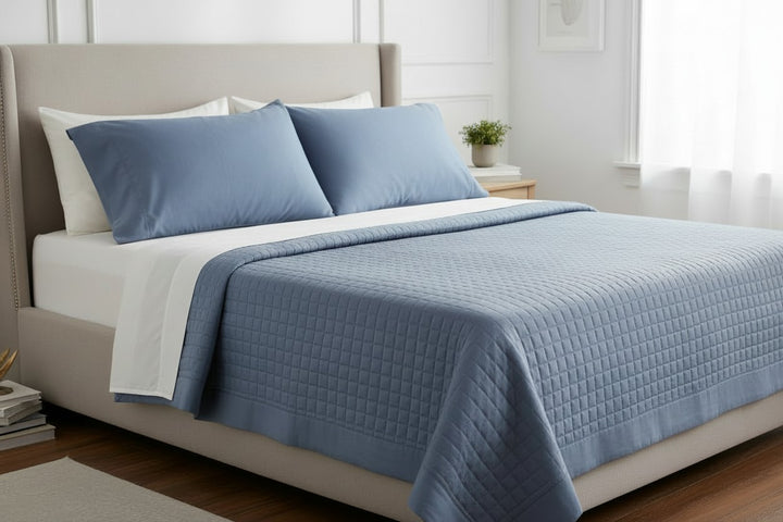 Trapunta matrimoniale blu leggera