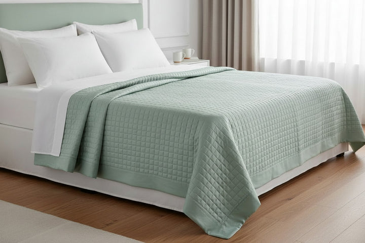 Trapuntino verde per letto matrimoniale e bordo in raso