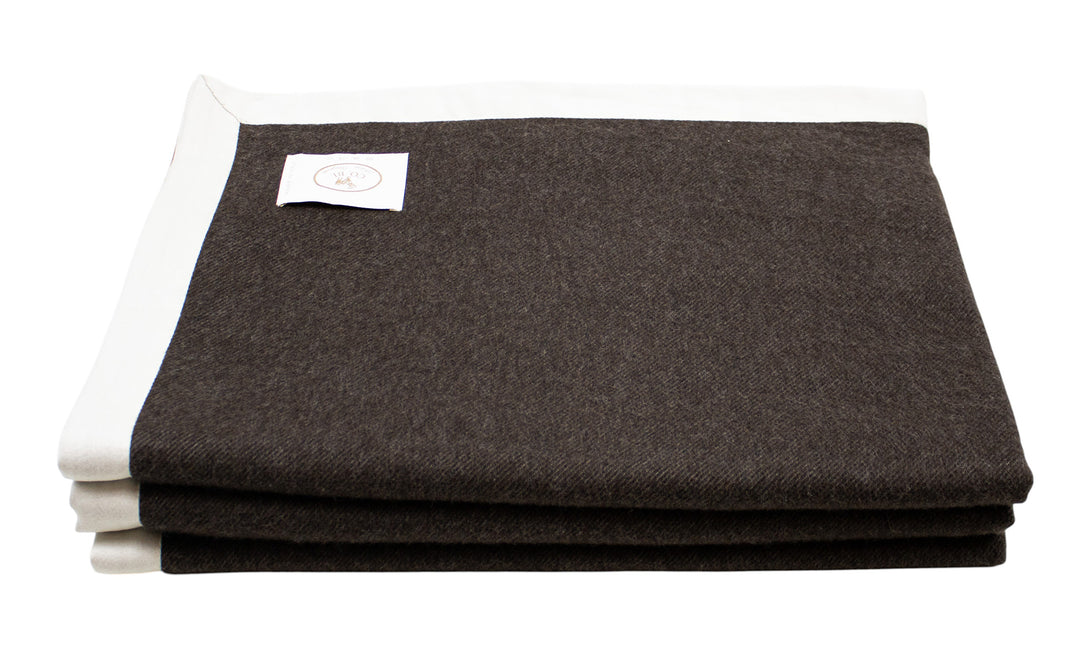 Coperta marrone scuro di lana merino e cashmere