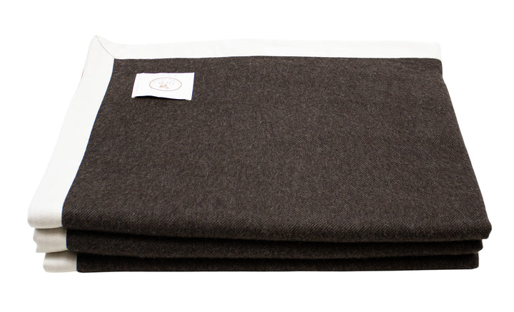 Coperta marrone scuro di lana merino e cashmere