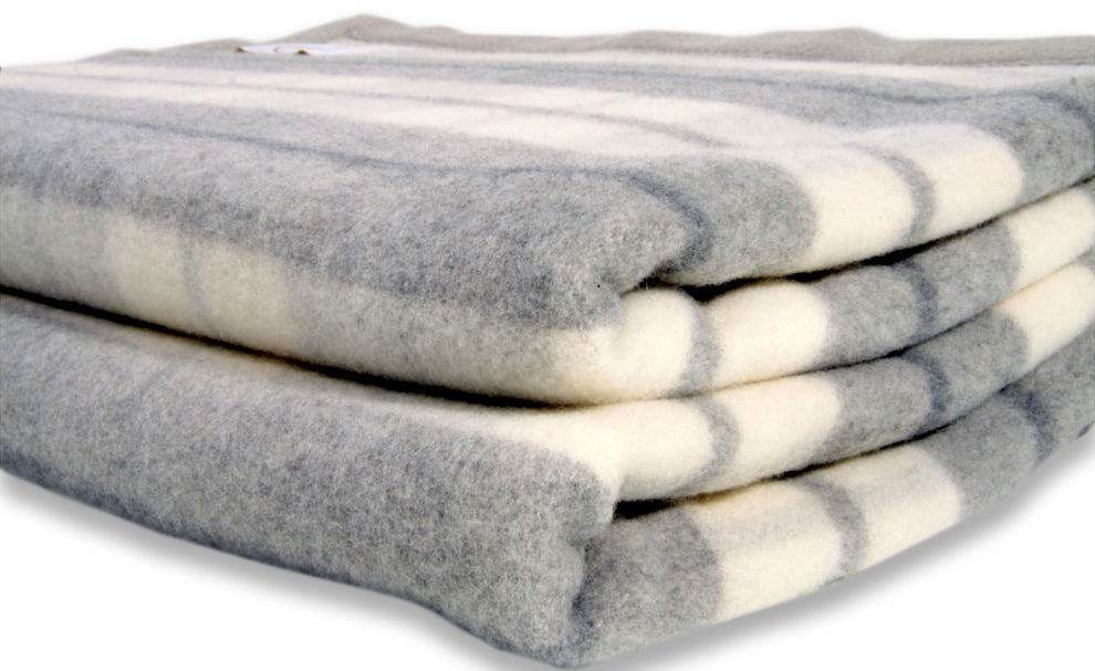 Coperta ALICE Cashmere e Lana Grigio chiaro / King Size 270x230 - Coperte Blu - CO.BI piegato grigio bianco a righe