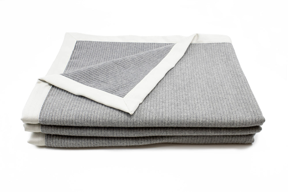 coperta matrimoniale grigia