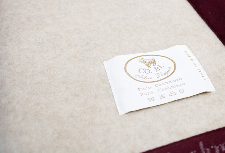 Particolare etichetta puro cashmere