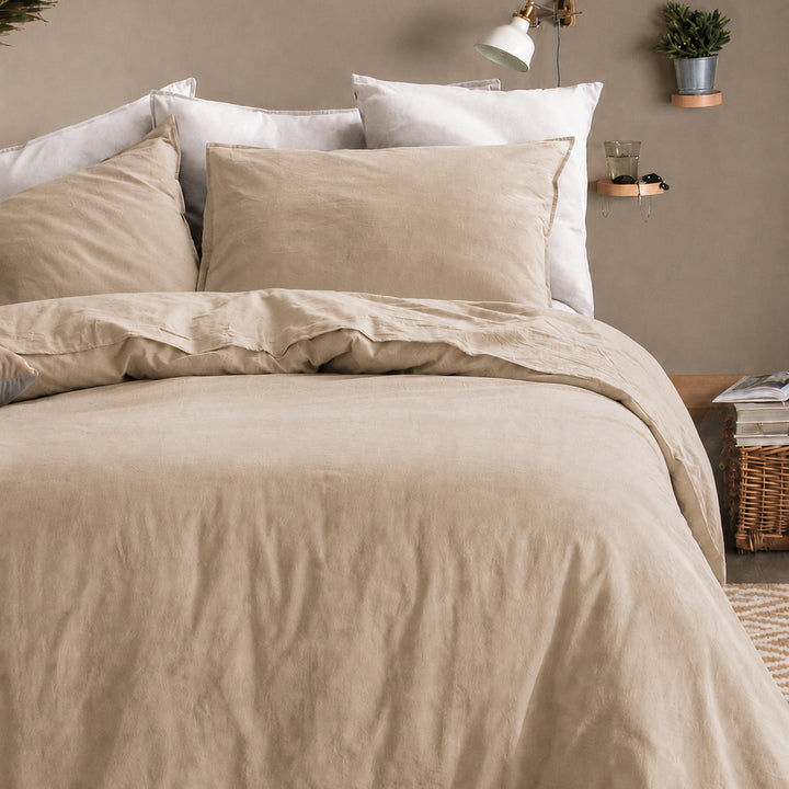Completo letto in cotone con federe e balza in lino colore beige