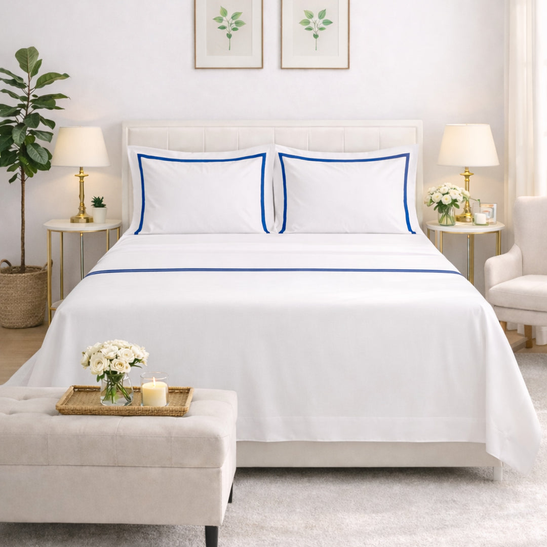 Completo letto di raso bianco con fascia blu