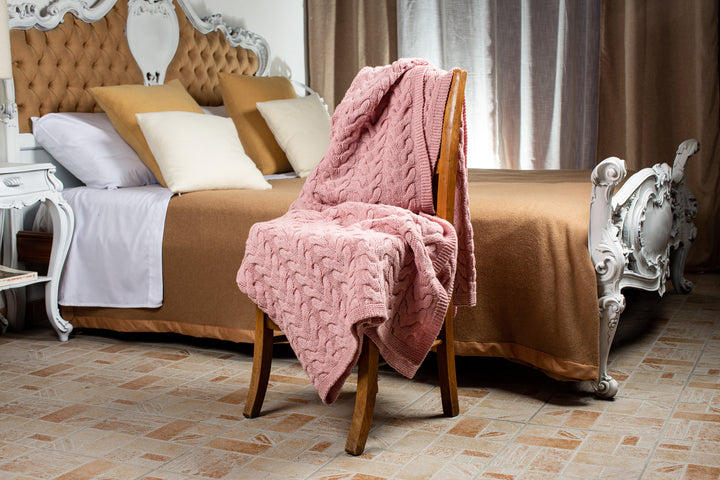 Plaid di maglia color rosa antico