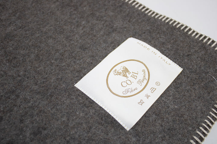 Particolare plaid marrone e tortora