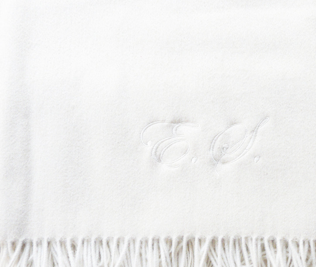 Ricamo personalizzato su cashmere