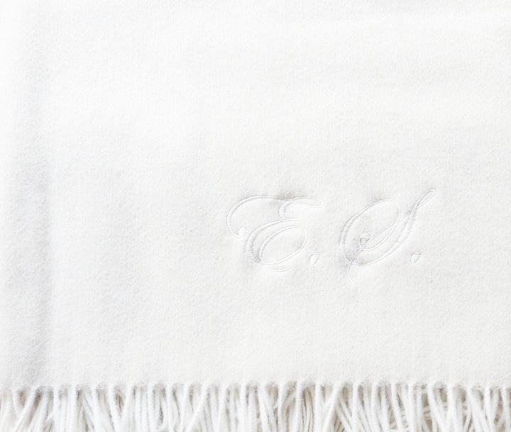 Ricamo personalizzato su cashmere